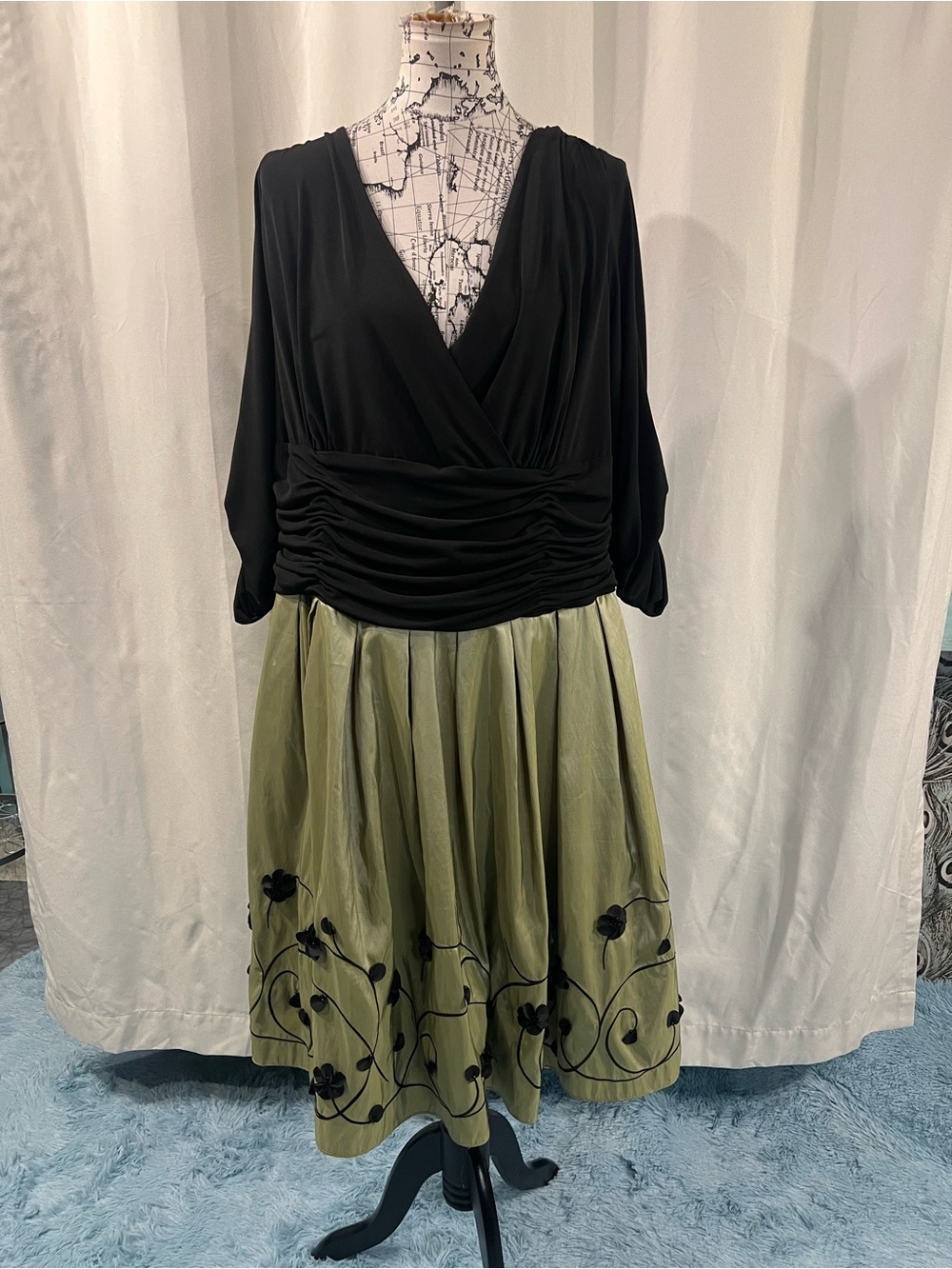 SL Fashions Black and Olive Long Sleeve Dress